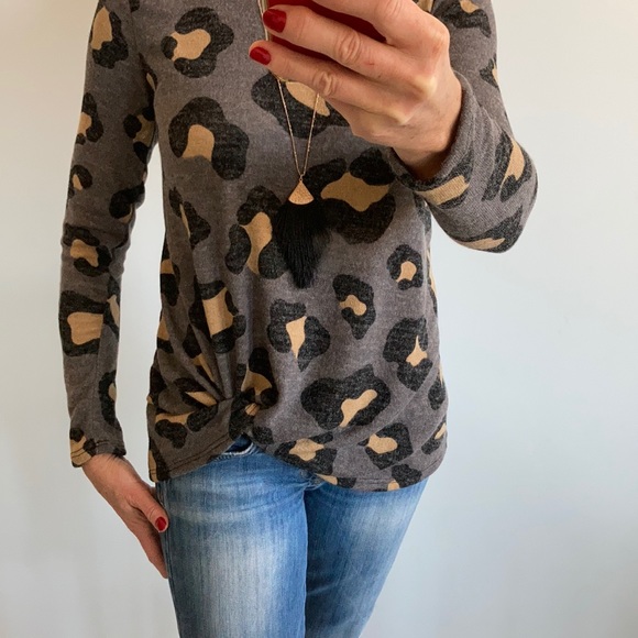 Leopard Print, Side Twist Tunic Top - Picture 3 of 9